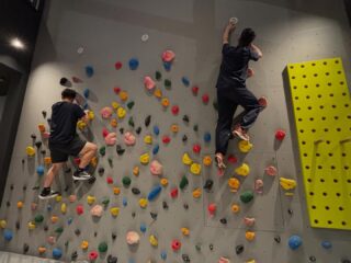 こんばんは！
硬式野球のクラブチームに所属する中学生達のトレーニングの様子です。

高校野球に向けた身体作りとして、週1回パーソナルトレーニングを行っております！