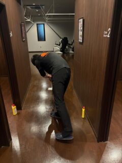 本日整体と更衣室のワックス掛けを行いました！
みなさん良いお年をお迎えください！